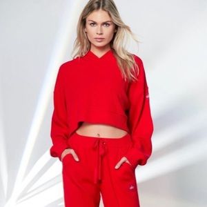 Alo Muse Cropped Hoodie Sweatshirt Red Ribbed